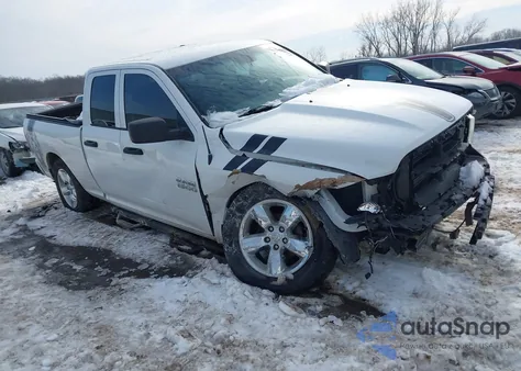 2018 Ram 1500 Express 4X4 6'4 Box z USA, uszkodzony, nr VIN 1C6RR7FGXJS320546